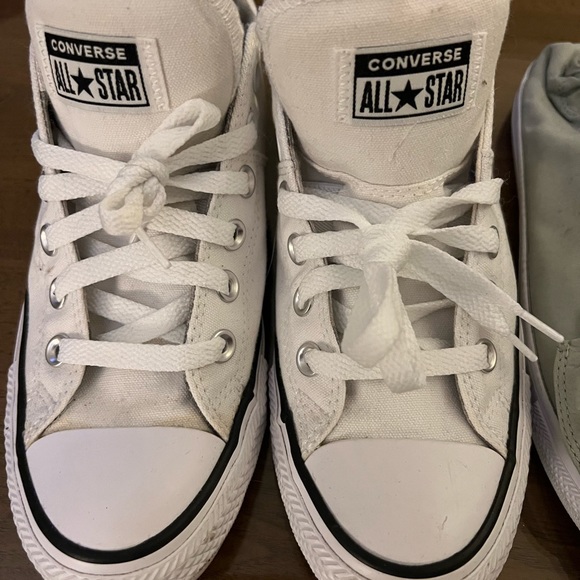 Converses - Picture 2 of 3